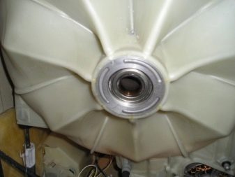 Подмяна на стар лагер на барабана на пералната машина