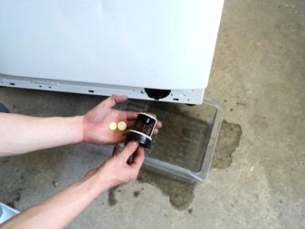 Veļas mazgāšanas mašīnas filtru profilaktiska tīrīšana palīdzēs novērst mašīnas avārijas.