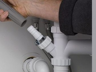 Pesukoneen liittäminen viemäriin 