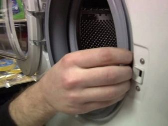 Patikrinkite ir pakeiskite skalbyklės skalbimo mašinos diržą, jei skalbiant ir gręžiant jis skleidžia šlifavimo garsą.