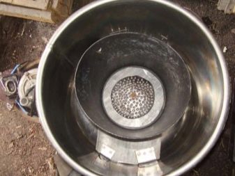 Uno spremiagrumi da un vecchio serbatoio di lavatrice