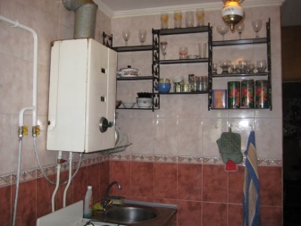 plynový ohřívač vody starého typu