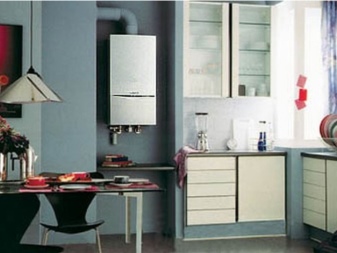 moderní plynový ohřívač vody v kuchyni