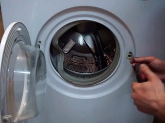 încuietoarea ușii mașinii de spălat