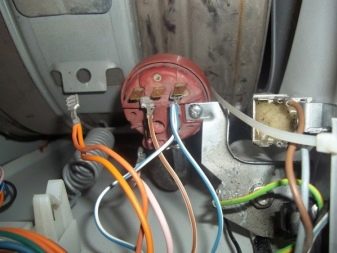 мястото на пресостата в пералната машина