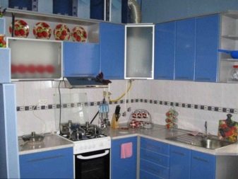 Cucina con cucina a gas integrata