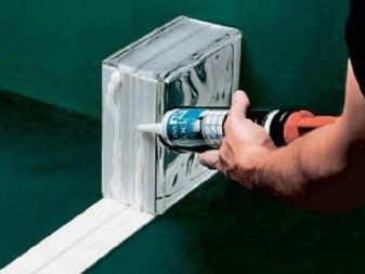 лепене със стъклени блокчета