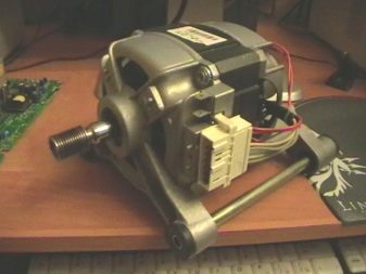 Zbiralni motor za pralne stroje