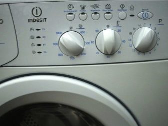 panel pračky Indesit