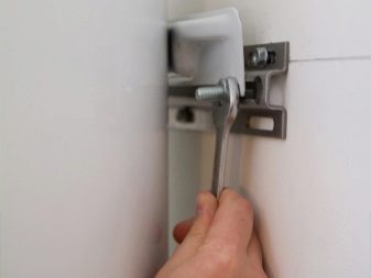 Beslag til varmelegemet.