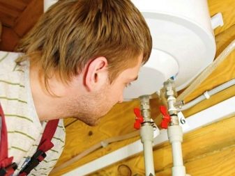 Installation af kedel i et hus på landet