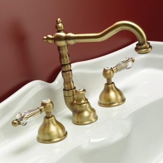 Месингов смесител за умивалник