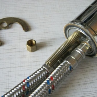 Прикрепване на гъвкав маркуч