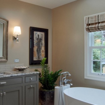 Baie gri cu lumini de perete