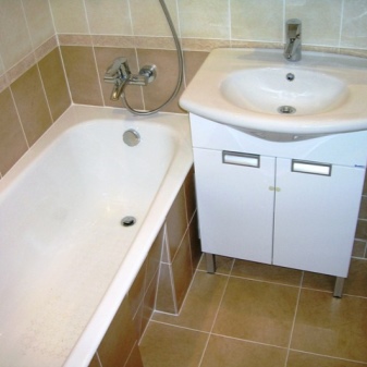 バスルームの床用タイル