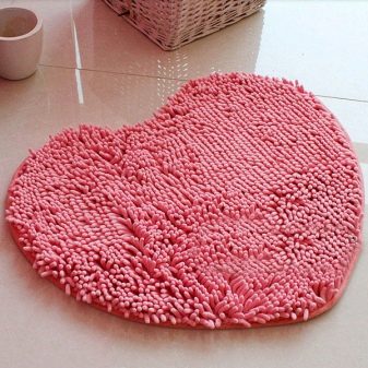 Tapis de bain en forme de cœur