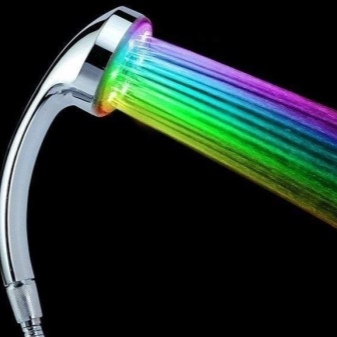 Осветен душ - дъга.