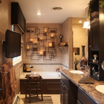 Kaunis sisäänrakennettu pesuallas kylpyhuoneessa