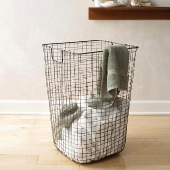 Panier à linge en fil métallique pour le bain