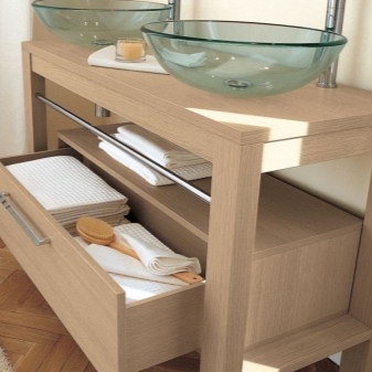 Väggskåp, träfärg med glasbänk och tvättställ för badrum