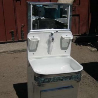 Vaskebord med sæbeskål og spejl til sommerhuset eller haven