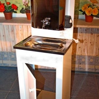 Et 50 cm bredt smalt vaskebord til sommerhuset eller haven