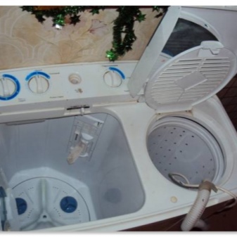 Semi-Automatic Washing Machine with Two Tanks