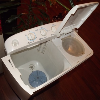 Semi-Automatic Washing Machine with Two Tanks