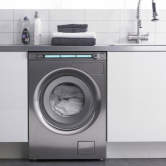 Machine à laver encastrée dans la cuisine