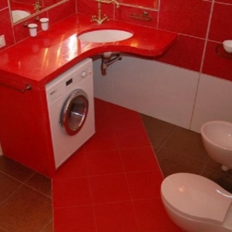 Machine à laver automatique standard sous le plan de travail