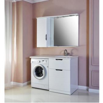 une machine à laver intégrée sous le plan de travail