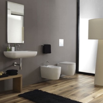 Vägghängd toalett i badrumsdesign