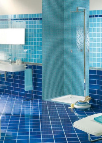 Sinine-sinine vannituba