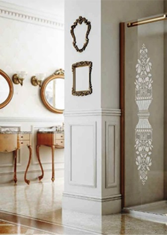 Rectangular shower enclosure in a classic drain