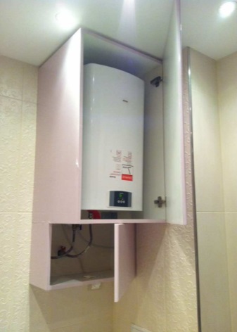 Chauffe-eau à gaz dans la salle de bains