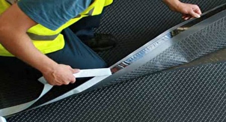 Kosteudeneristys rullalla levitettävällä vedeneristysmateriaalilla