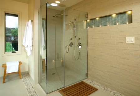 duș de podea într-o baie khrushchovka