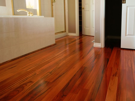 Vertical laying of water resistant laminate flooring