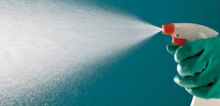 Lijmen van zelfklevende folie en water