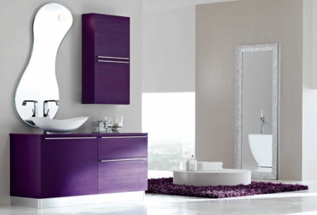 Salle de bain violette