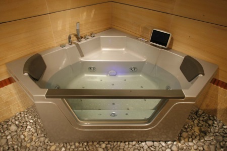 asymmetrical bathtub