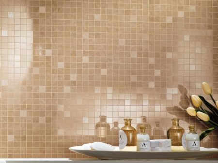 Beige mosaik badrum