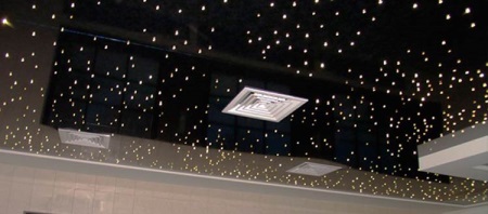 浴槽の星空効果天井。