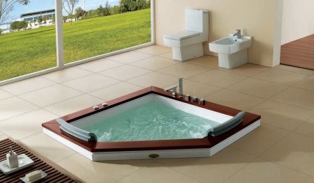 Zanimivo oblikovan jacuzzi