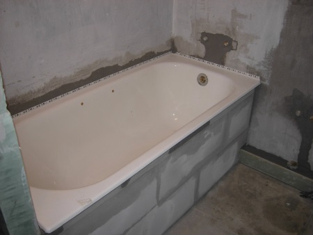 Skärm för badkar av gipsskivor