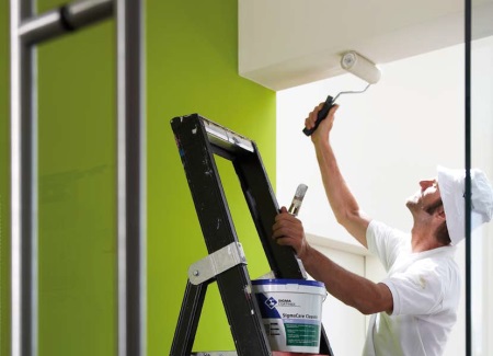 Tecto de casa de banho pintado