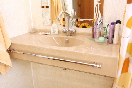 Marmorni kopalniški umivalnik