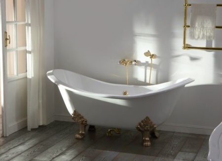 Badkar i gjutjärn med klassiska ben