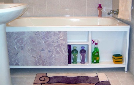 Opbergruimte achter het badscherm