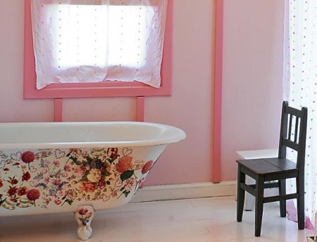 Badkamer versierd met decoupage techniek